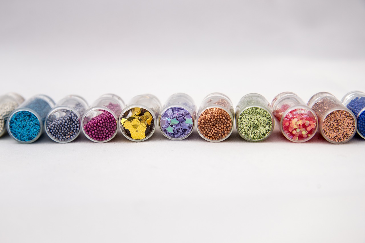 jars-tinsel-capacity-manicure-1816459